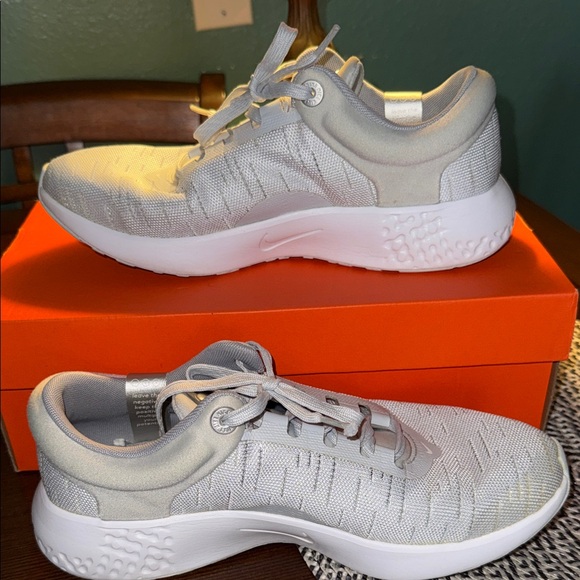 Nike Women's Renew Serenity Run , Silver and White Sneakers #DB0522-001 - Picture 2 of 7